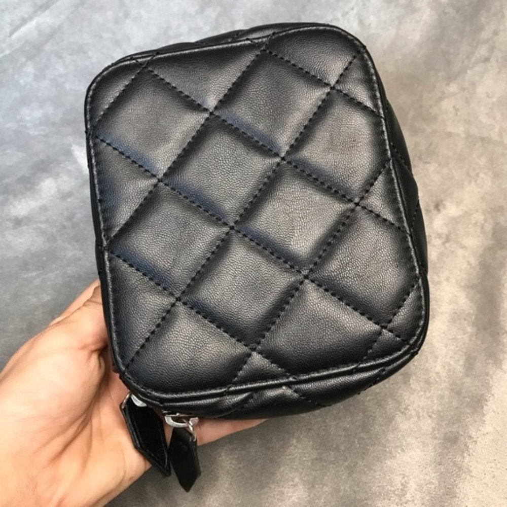 Trish McEvoy makeup planner mini spring ring binder pouch quilted faux leather